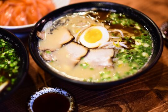 Japanese Instant Ramen الرامن الفوري الياباني Image by <a href="https://pixabay.com/users/allybally4b-11136103/?utm\_source=link-attribution&utm\_medium=referral&utm\_campaign=image&utm\_content=4647408">ally j</a> from <a href="https://pixabay.com//?utm\_source=link-attribution&utm\_medium=referral&utm\_campaign=image&utm\_content=4647408">Pixabay</a>